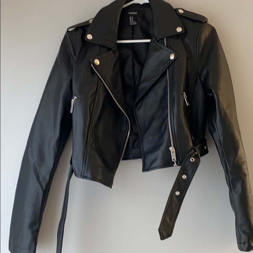 Cropped leather jacket